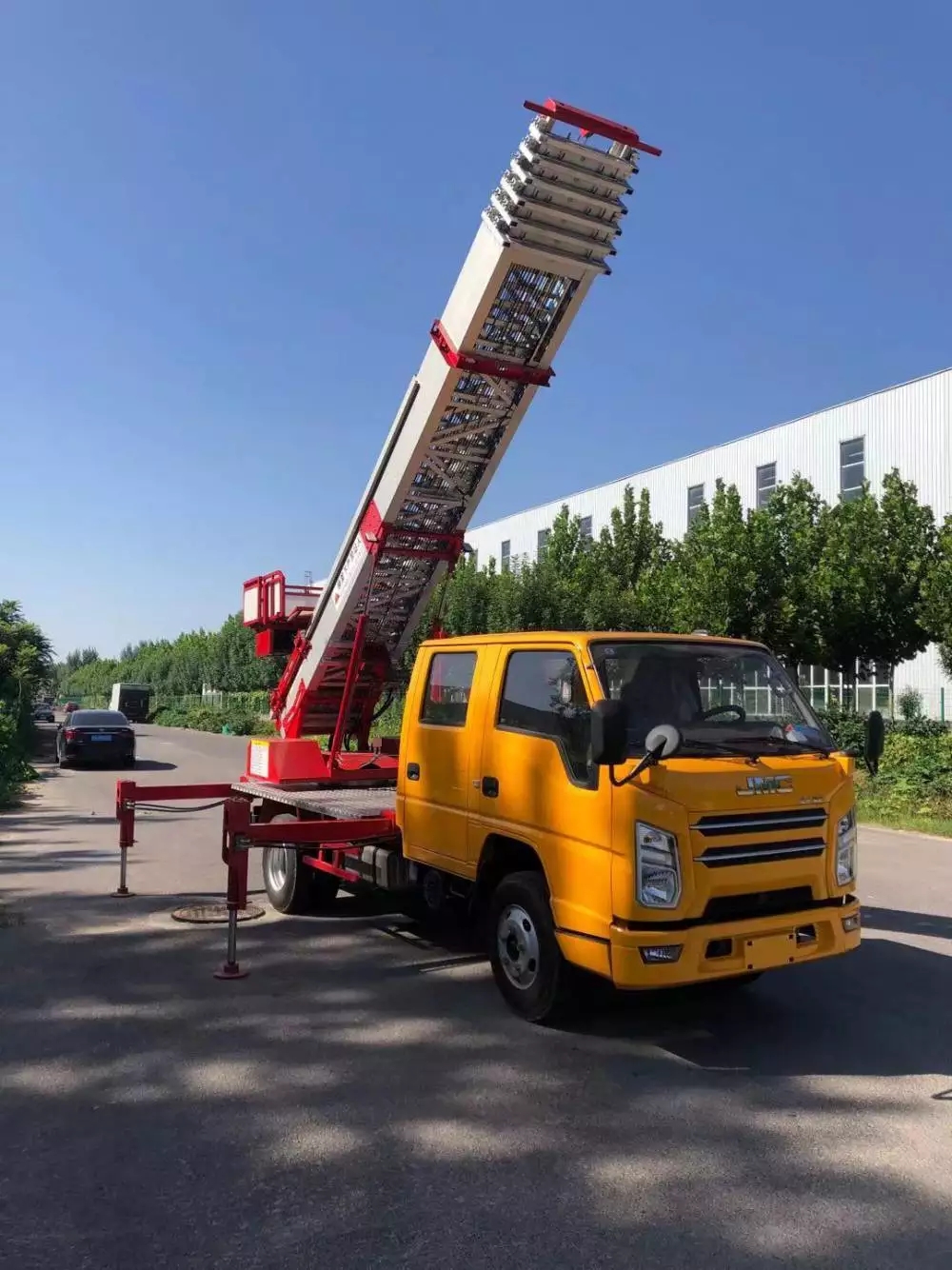 黄陂附近的云梯车出租服务：轻松解决高空作业需求