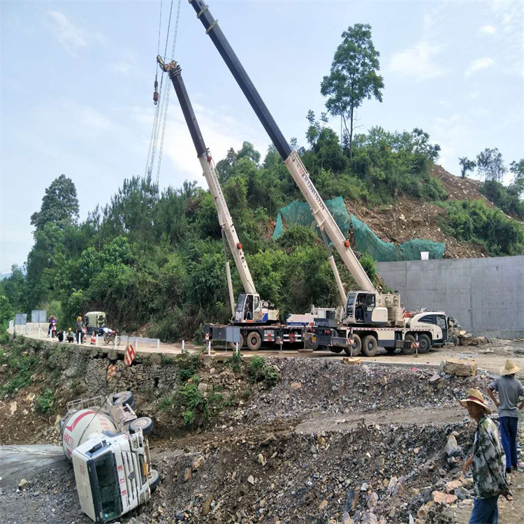 黄陂汽车掉沟里叫吊车救援要多少钱